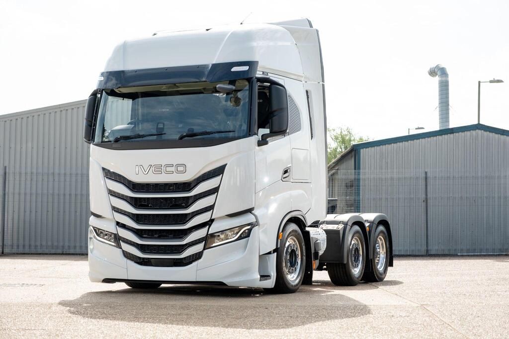 IVECO S-Way 580 6x2 Tractor Unit – AS High Roof Sleeper